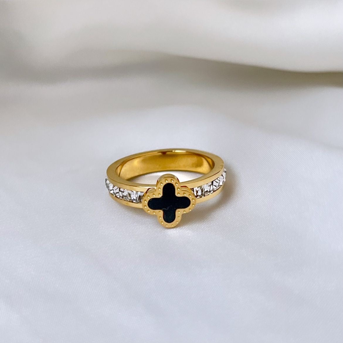 Diamanté Black Clover Ring