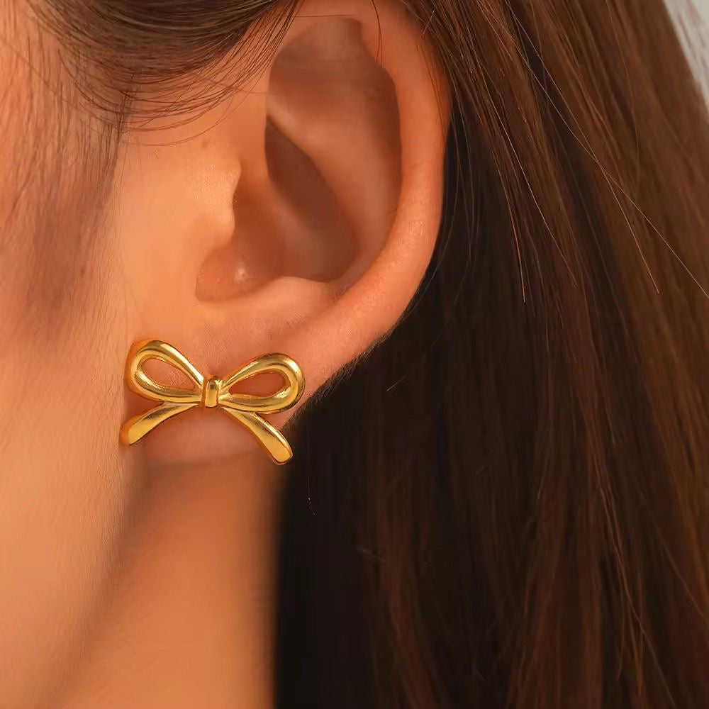 Bow Studs -18K