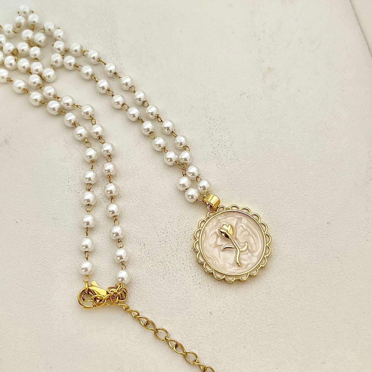 La Vie En Rose Necklace