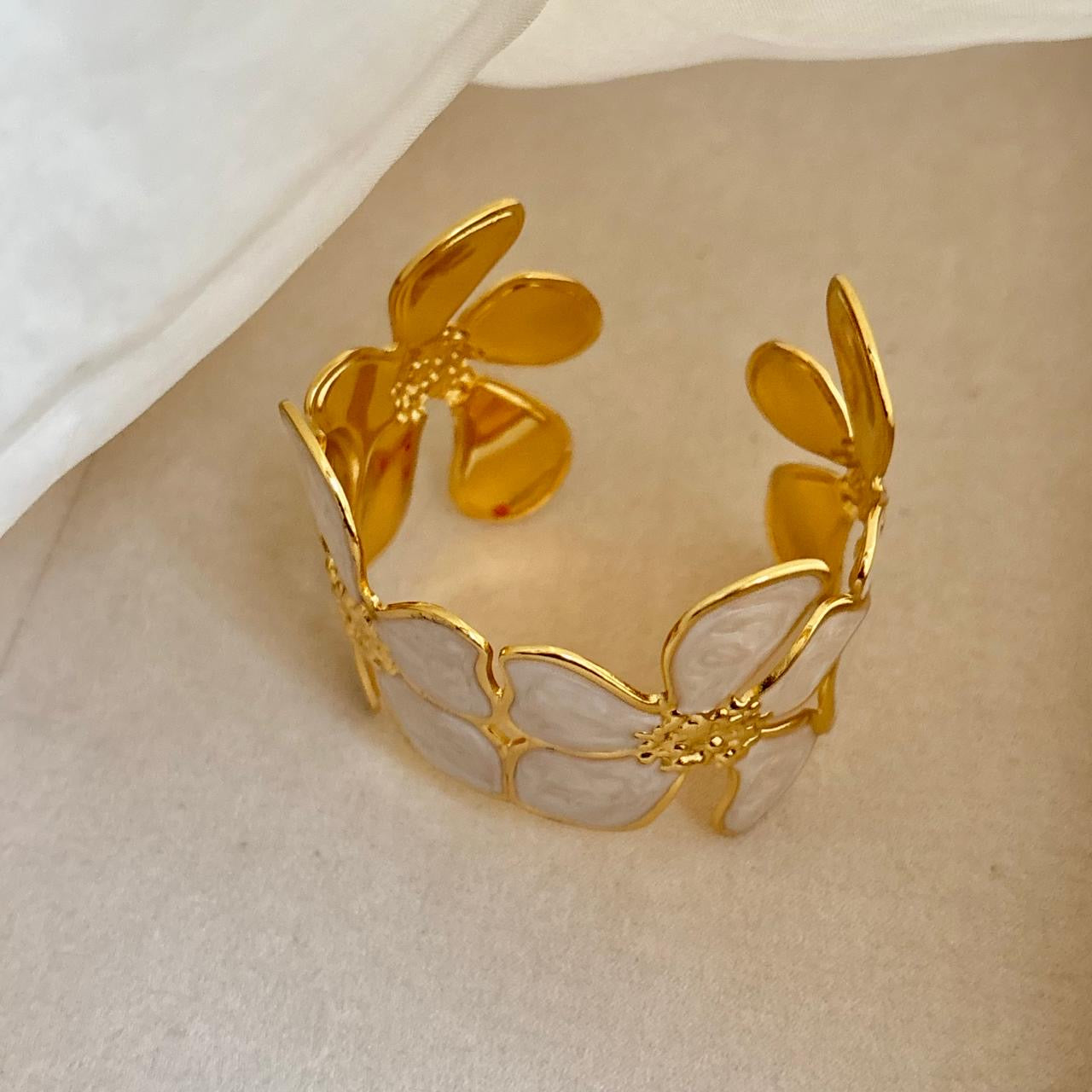 Lily Cuff -Pearly White