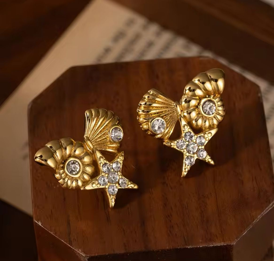 Oceanic Serenade Studs -18K