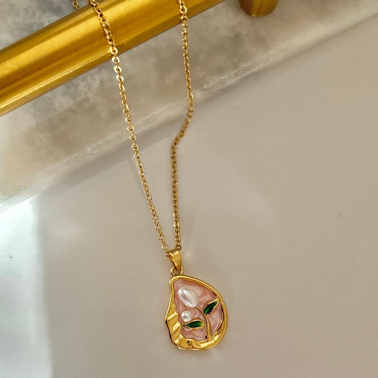 Lilly Paradise Necklace