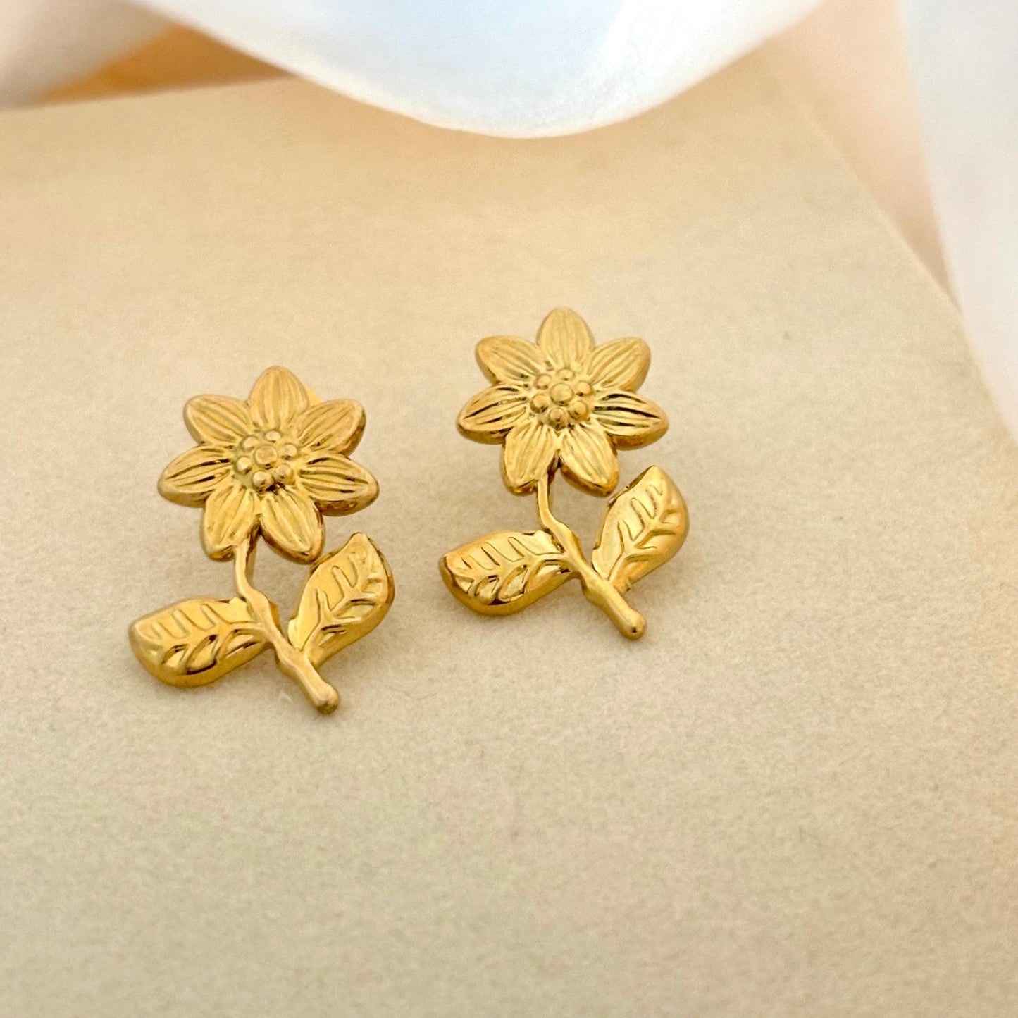 Bloom Studs