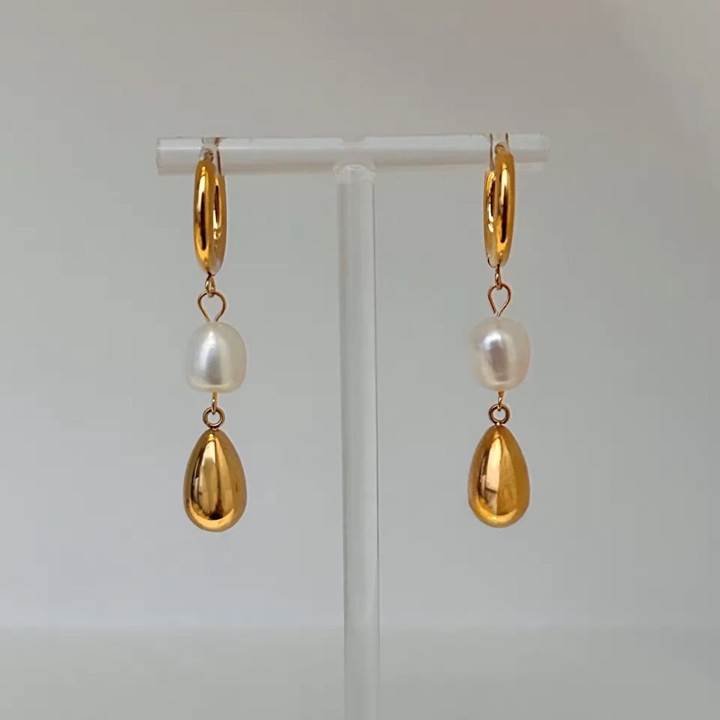 Perola Gold Drop Earrings