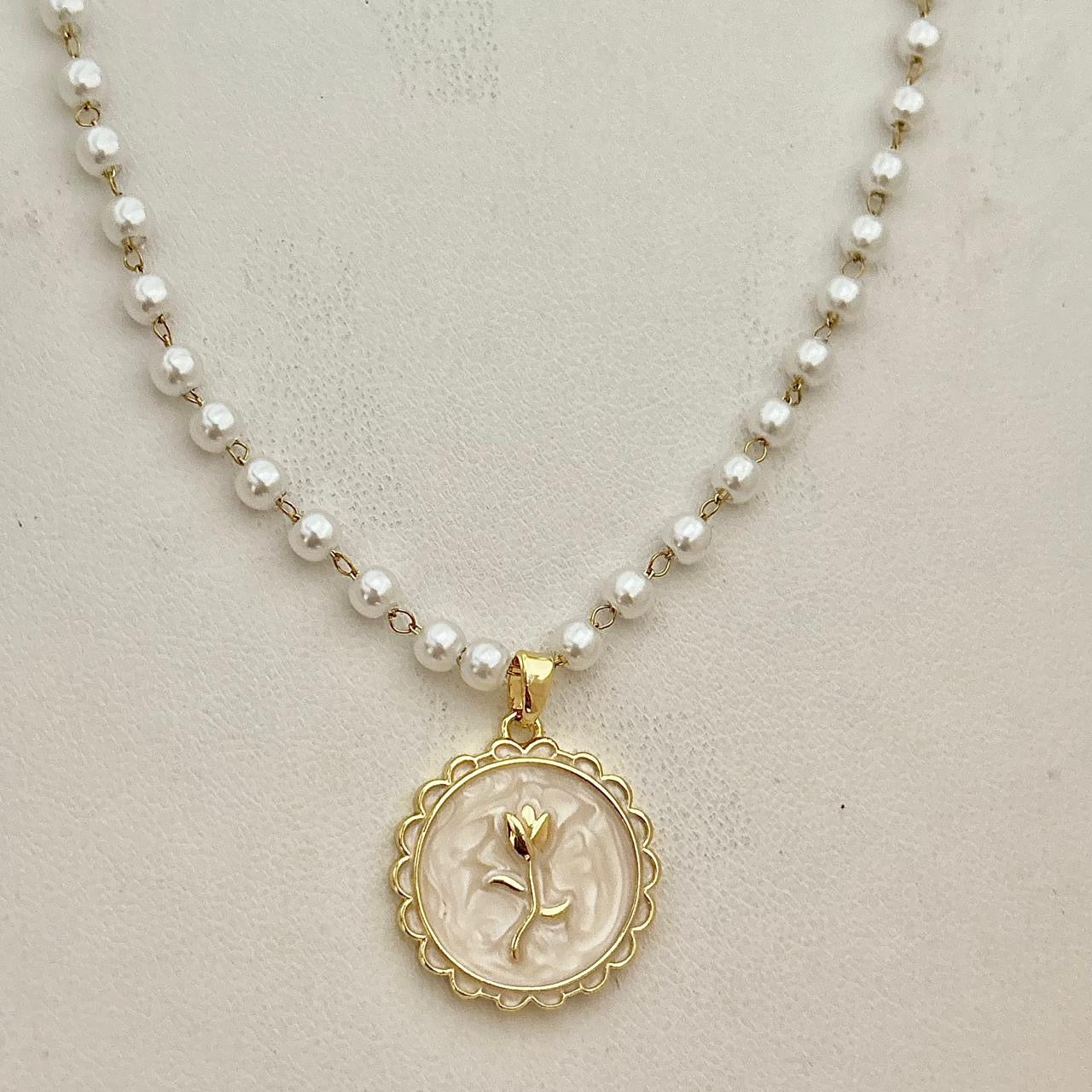 La Vie En Rose Necklace