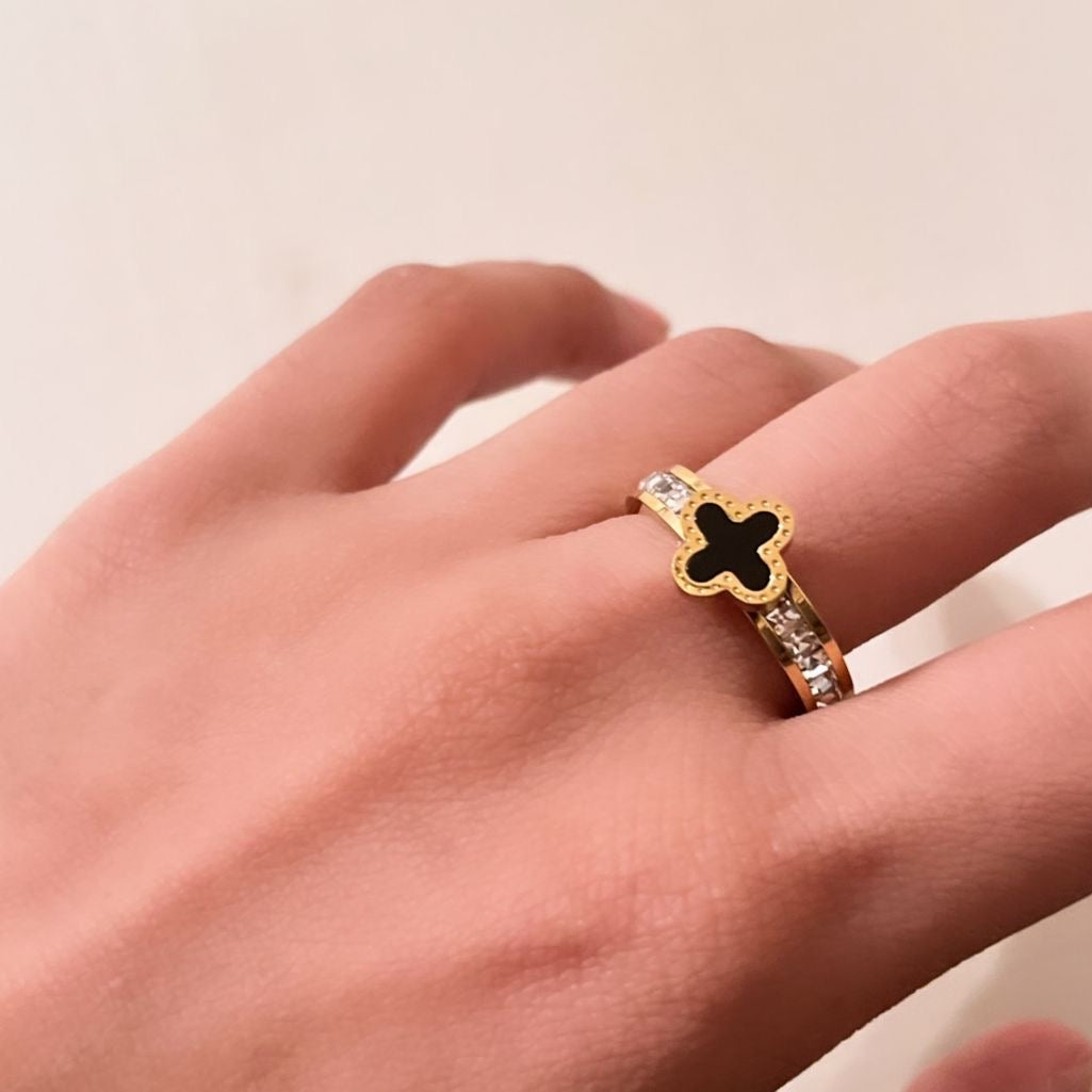 Diamanté Black Clover Ring