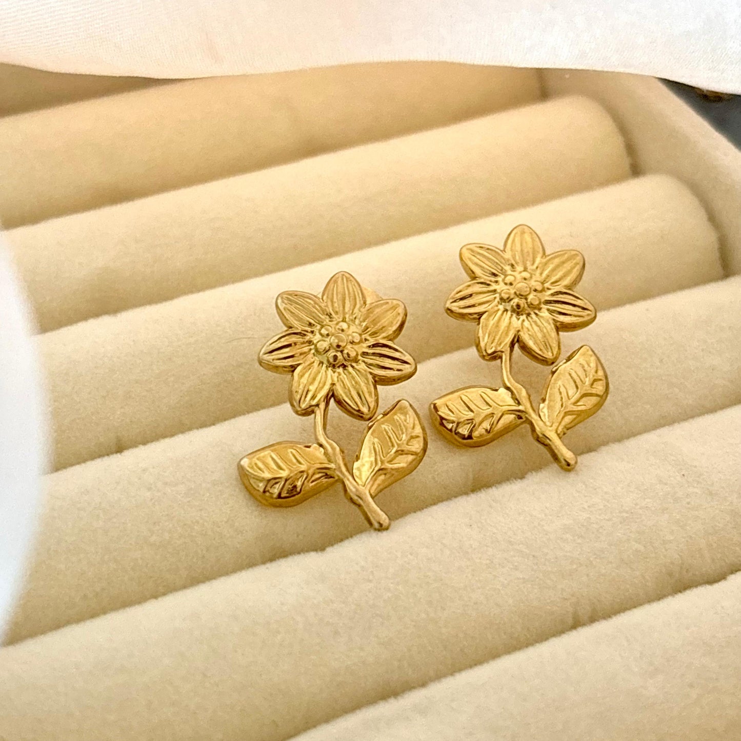 Bloom Studs