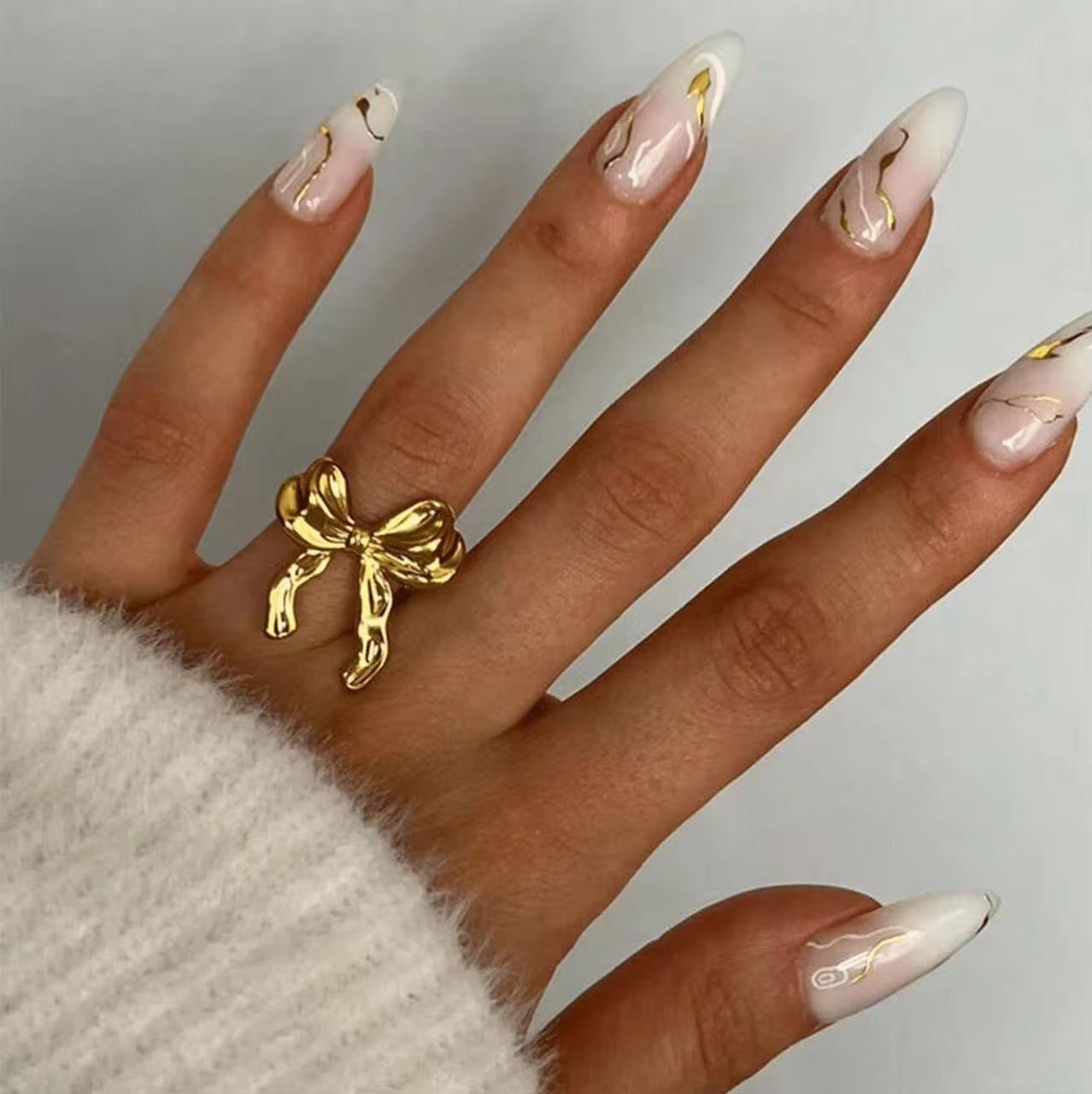 Coqeutte Bow Ring