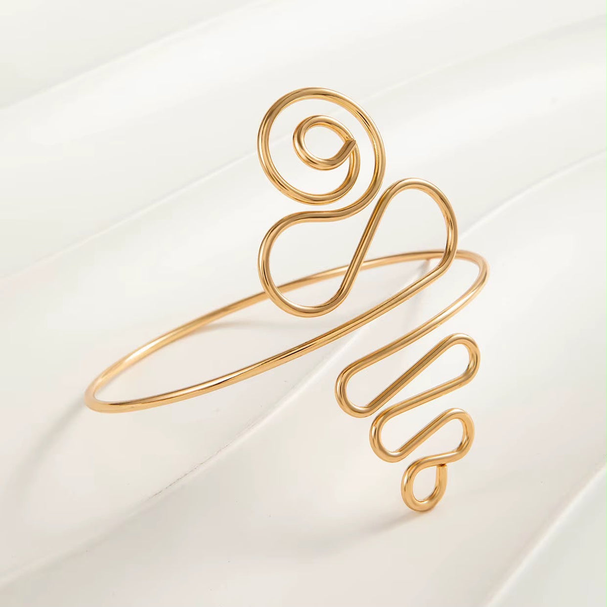 Amoré Swirl ArmCuff