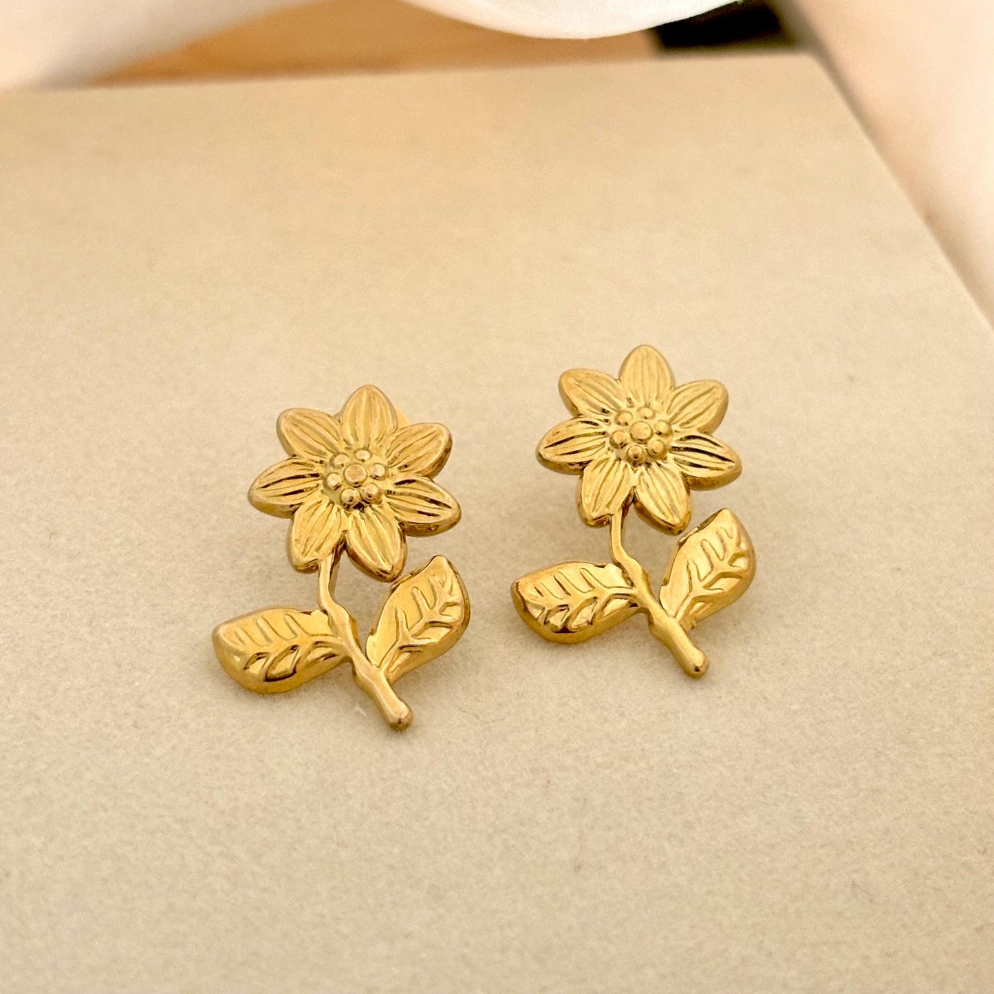 Bloom Studs