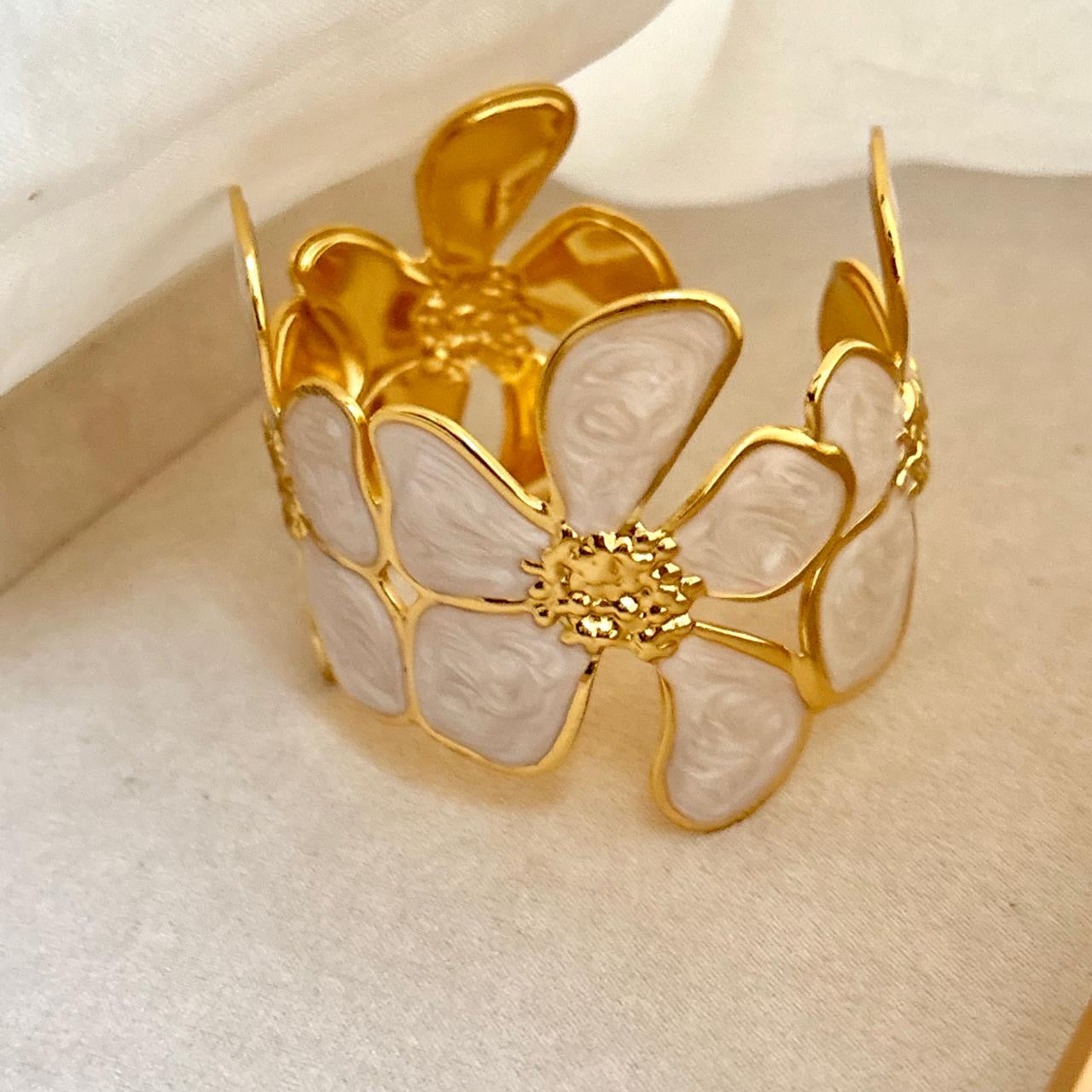 Lily Cuff -Pearly White
