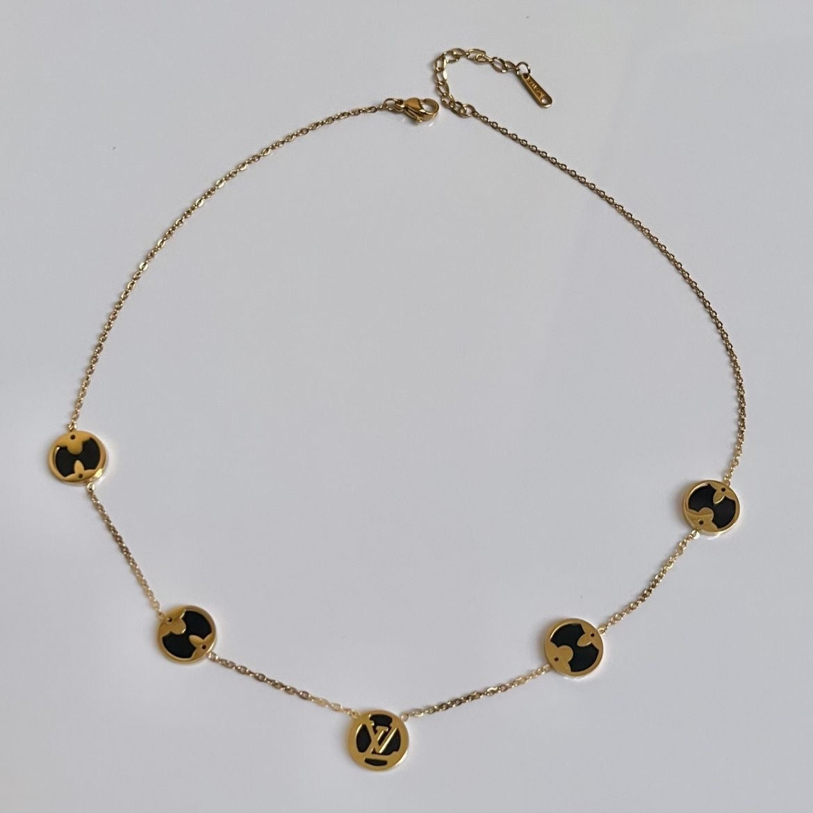 LV Luxe Blossom 5 Charm Necklace -18K