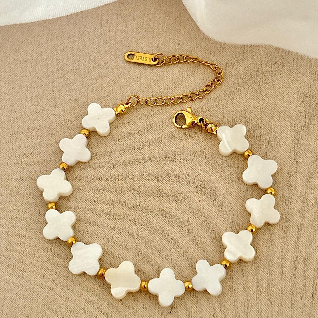 Shell Lucky Clovia Bracelet