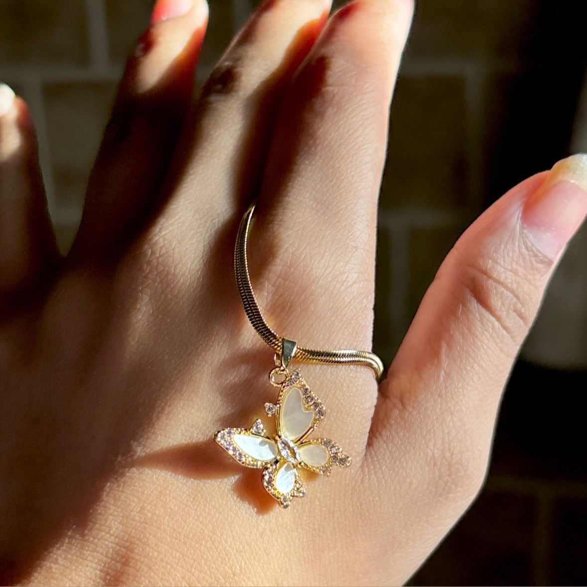 Shell X Diamante Mariposa Necklace