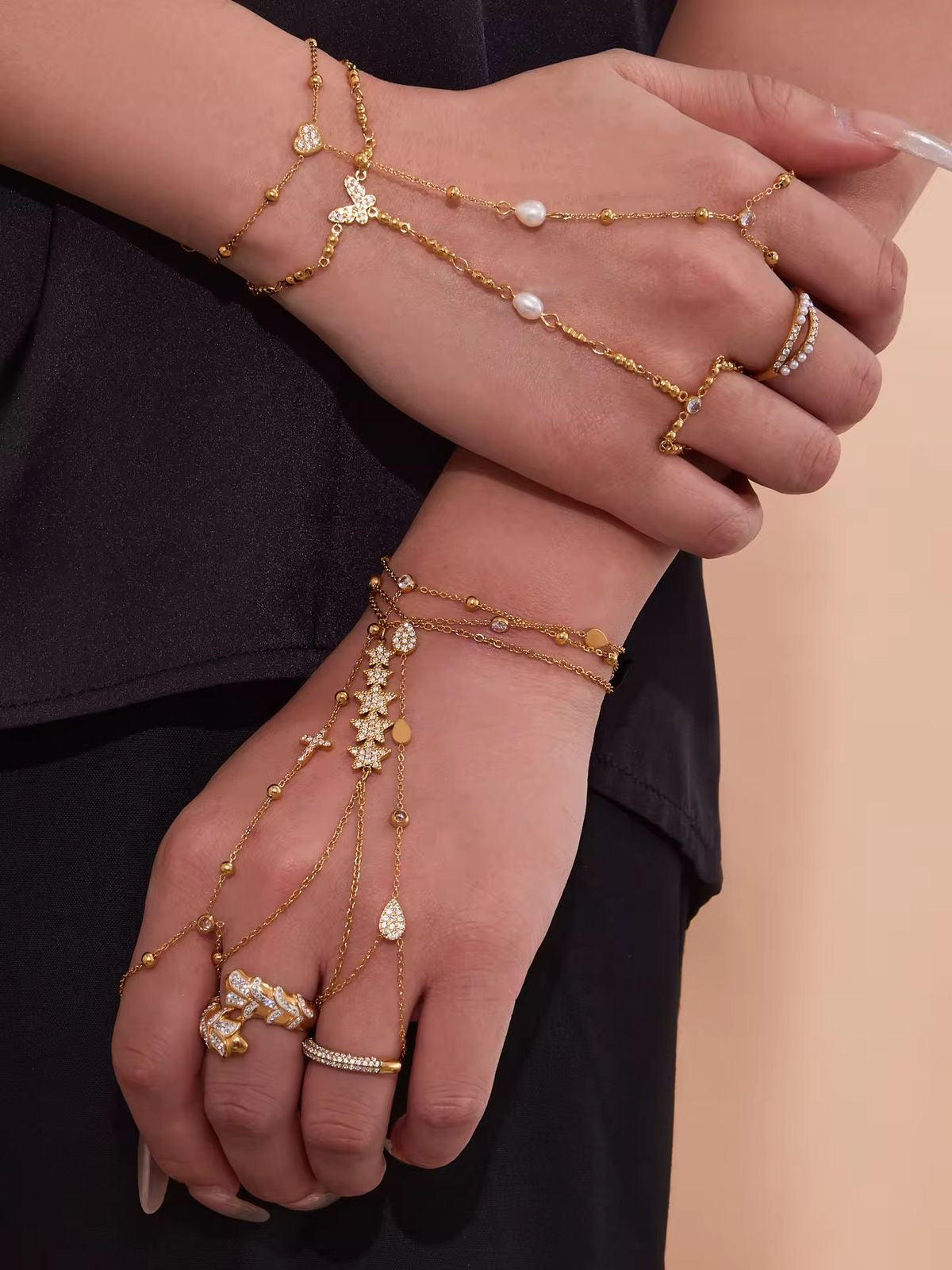 Diva’s Handchain