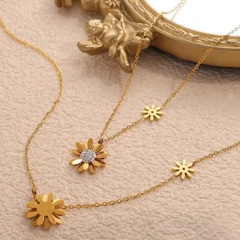 Glitzy Daizy Necklace
