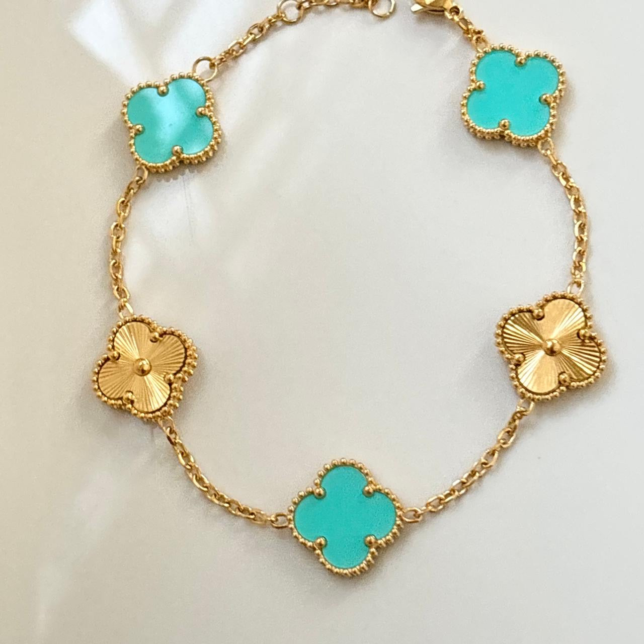 Luxurious Turquoise X Gold 5 Motifs Clover Bracelet -22K