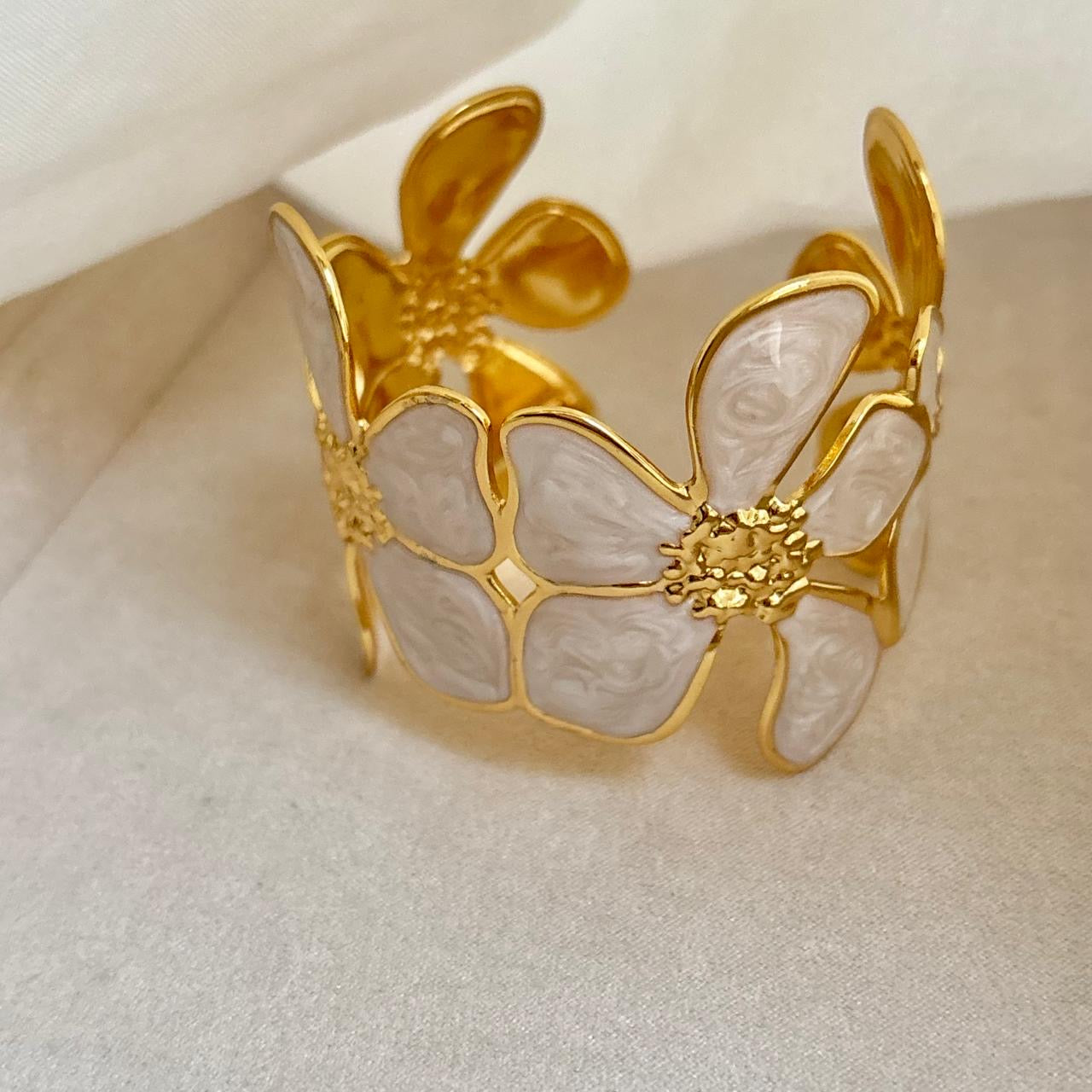 Lily Cuff -Pearly White