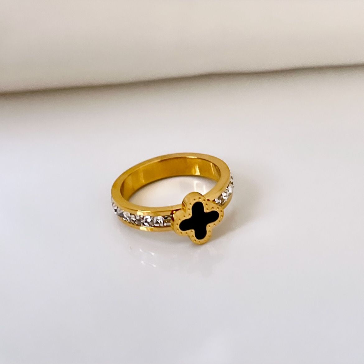 Diamanté Black Clover Ring