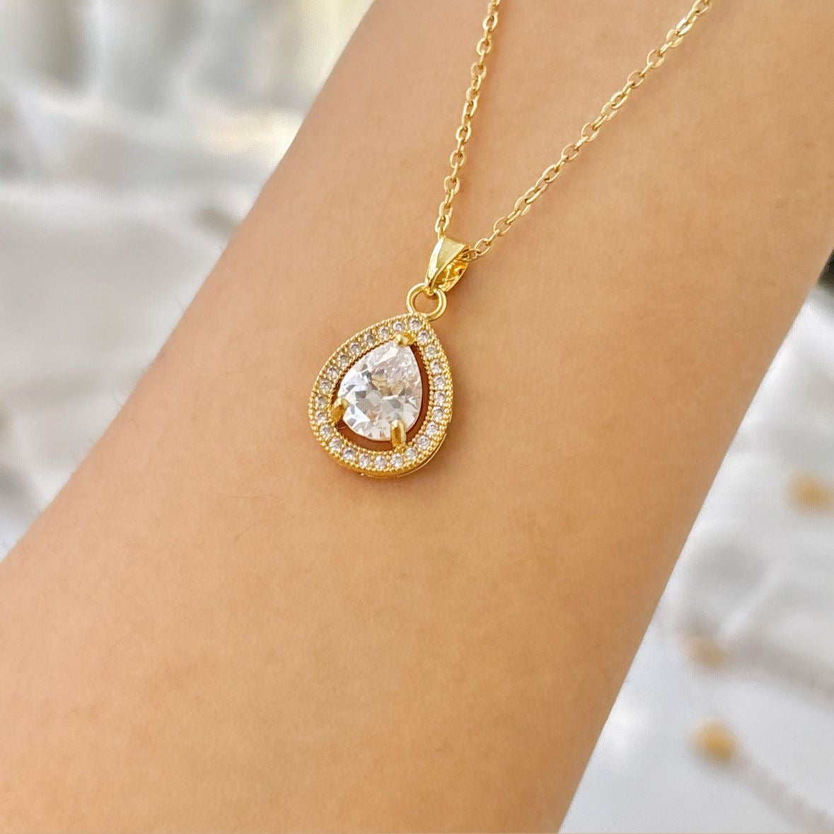 Diamond Teardrop Necklace -18K | 3A Zircon (Paved)