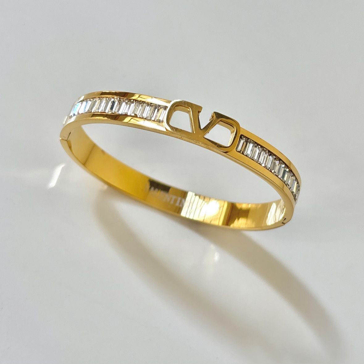 Luxe Baguette V Bracelet