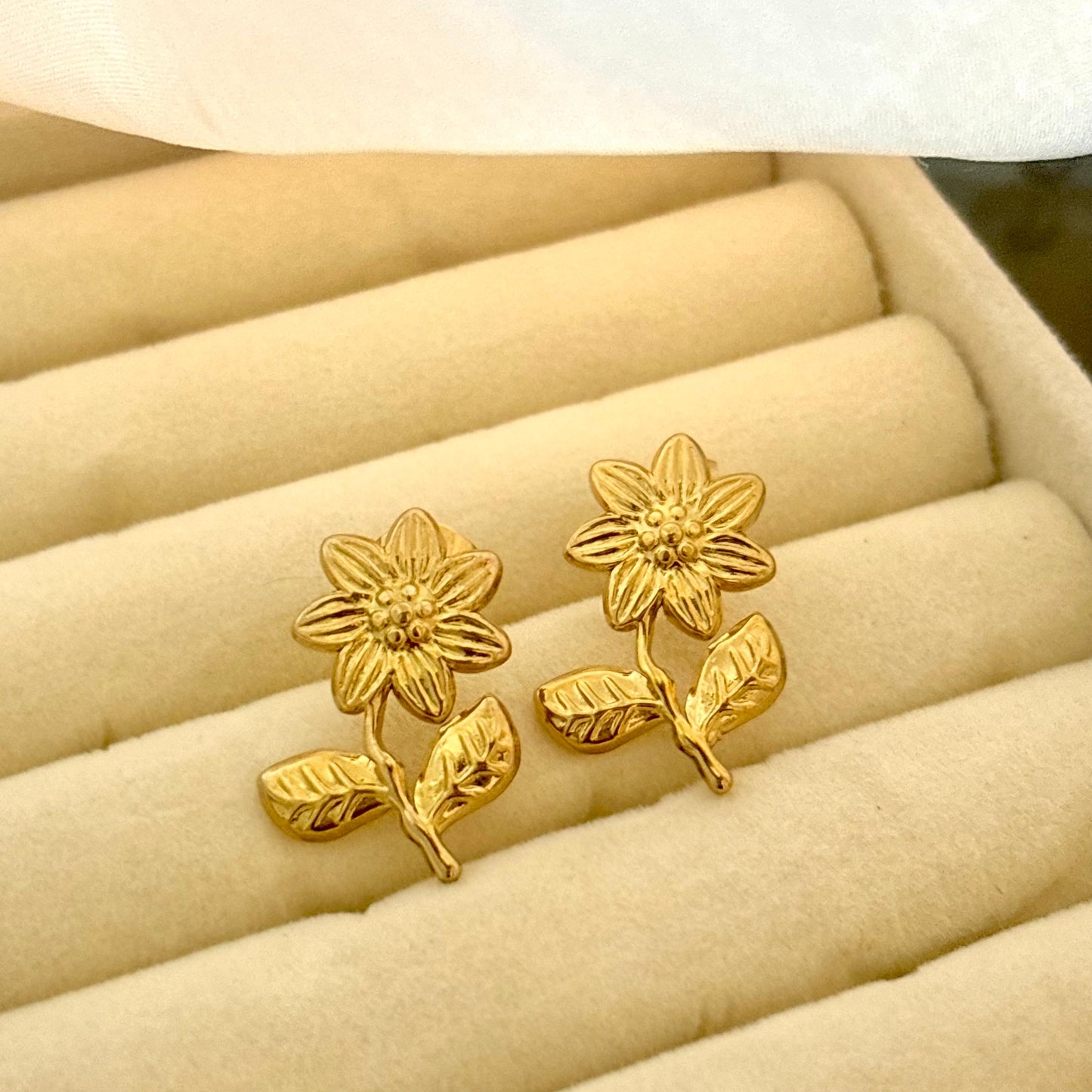 Bloom Studs