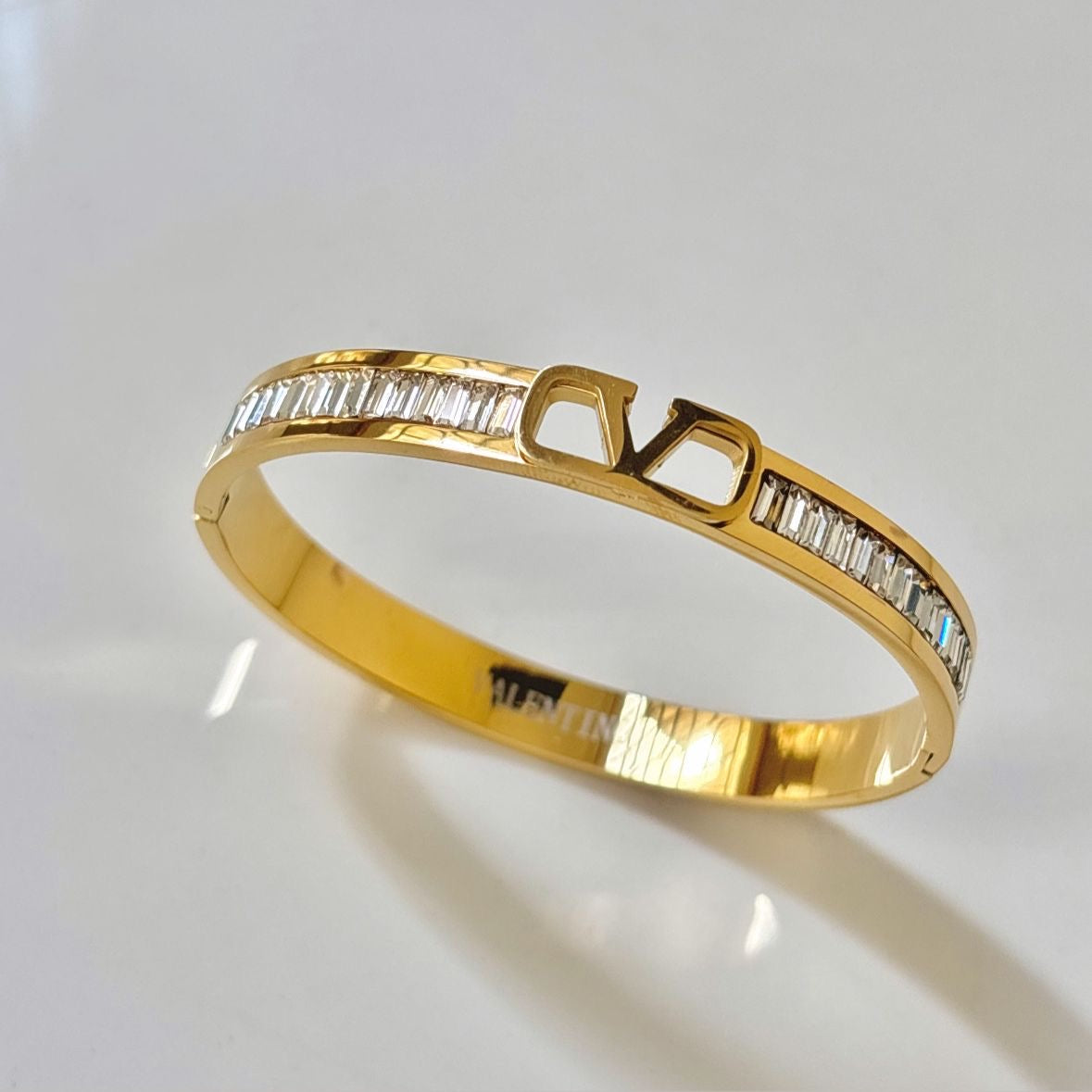 Luxe Baguette V Bracelet