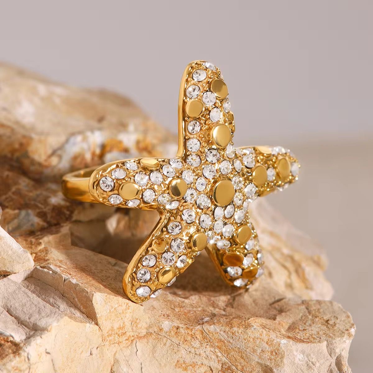 Glitzy Zircon Star Ring -18K