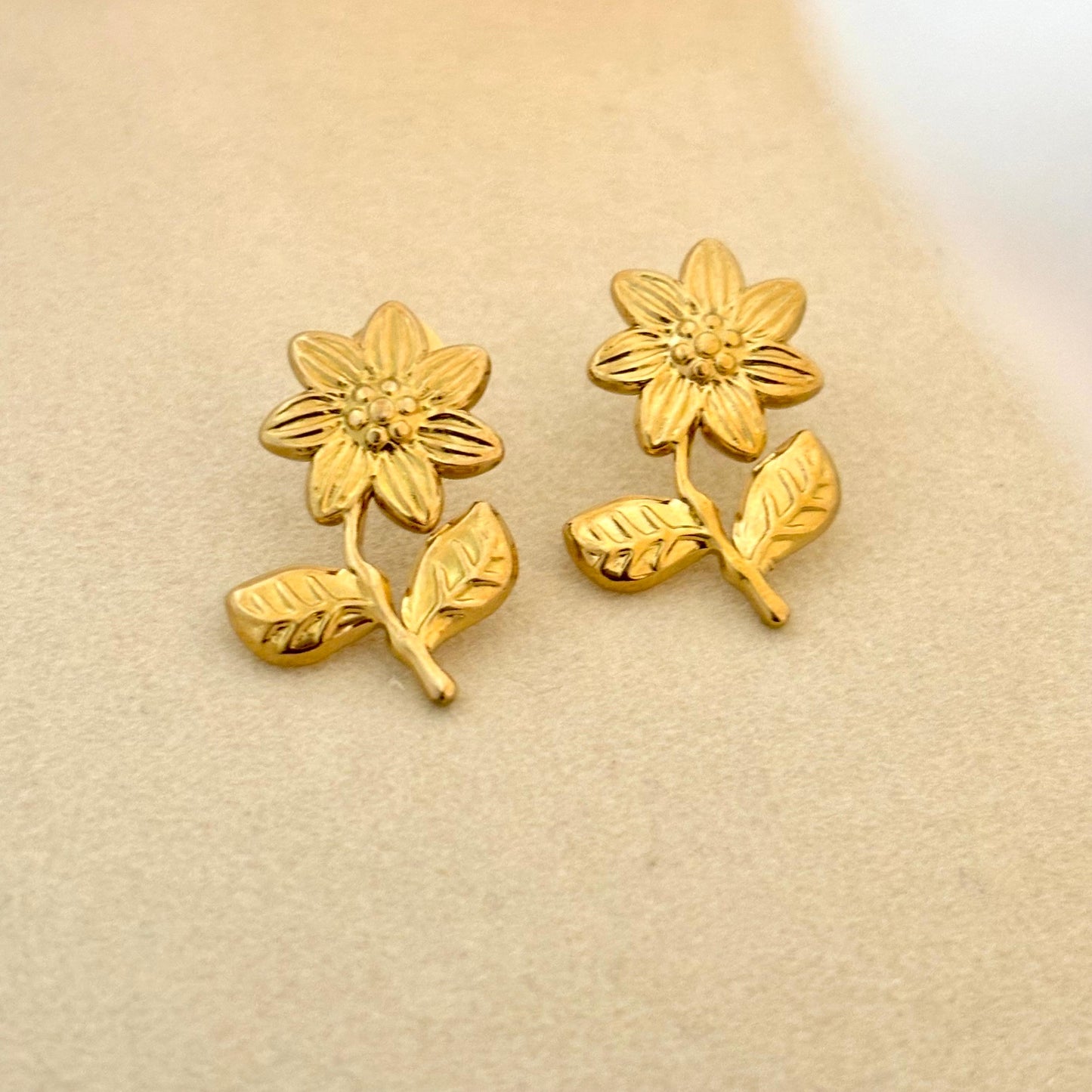 Bloom Studs