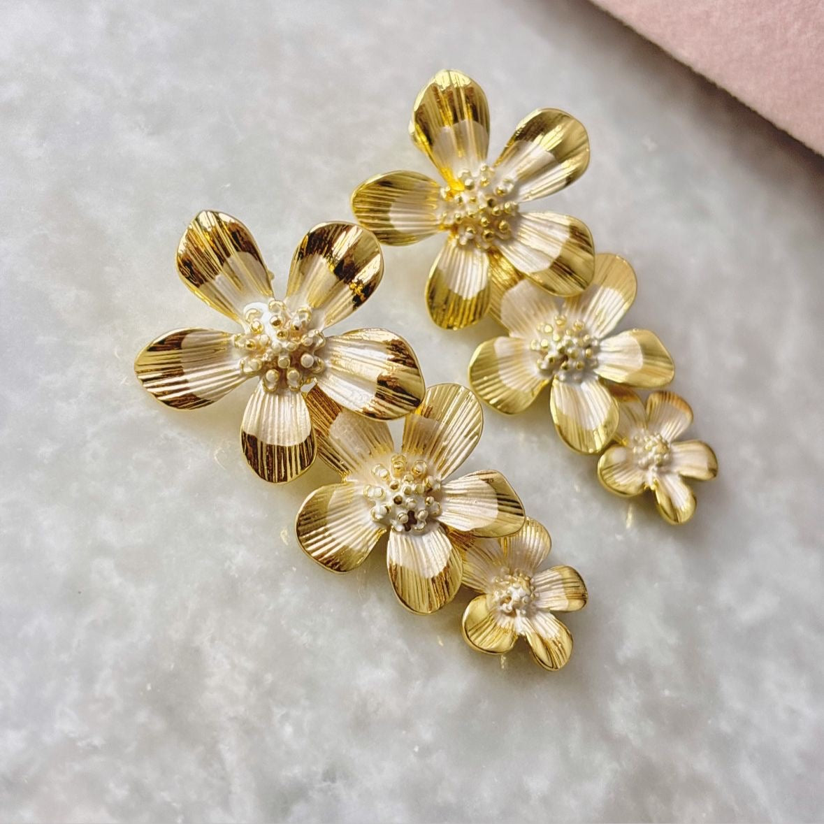 Daisy Vacay Studs -White