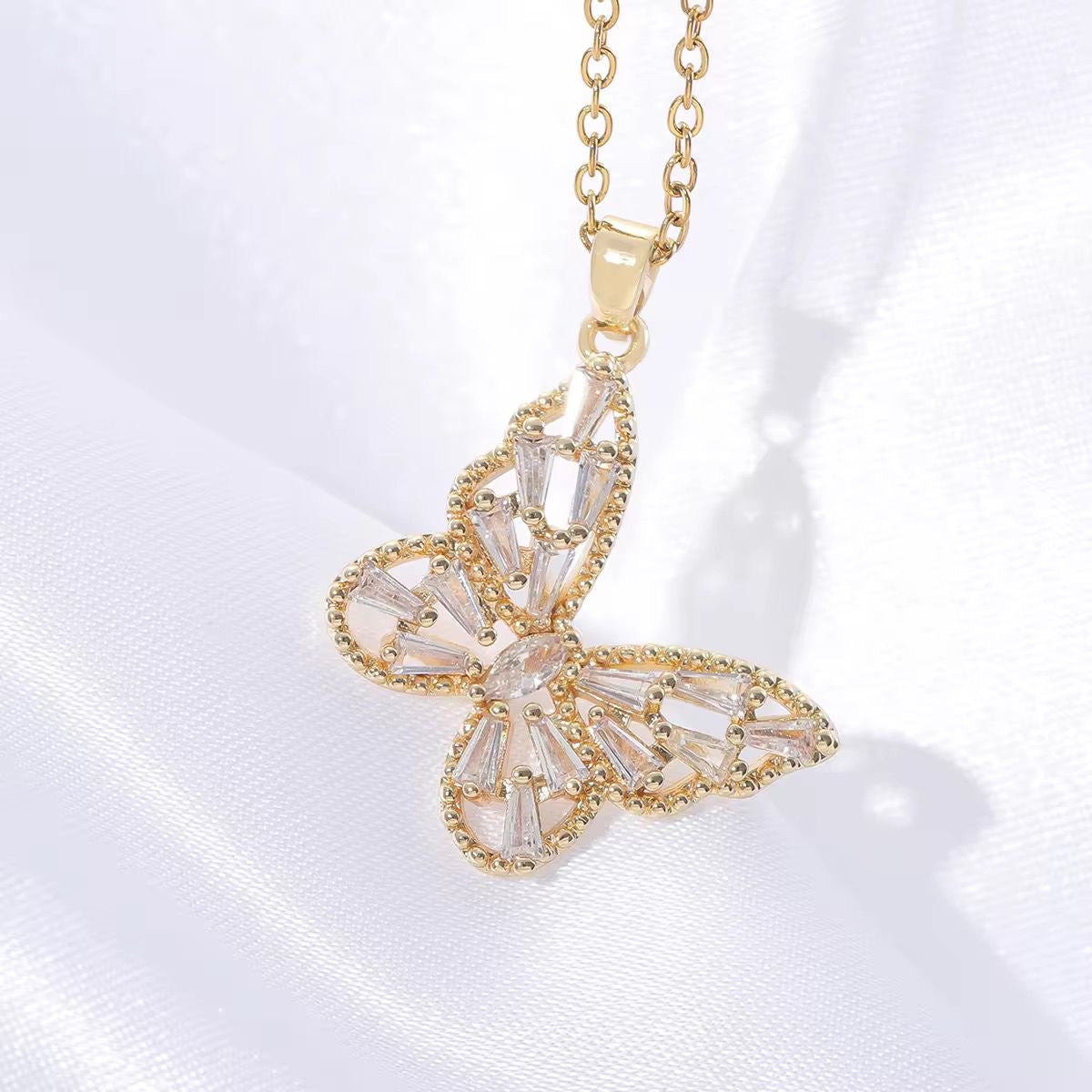 Mariposa Diamanté Blings Necklace