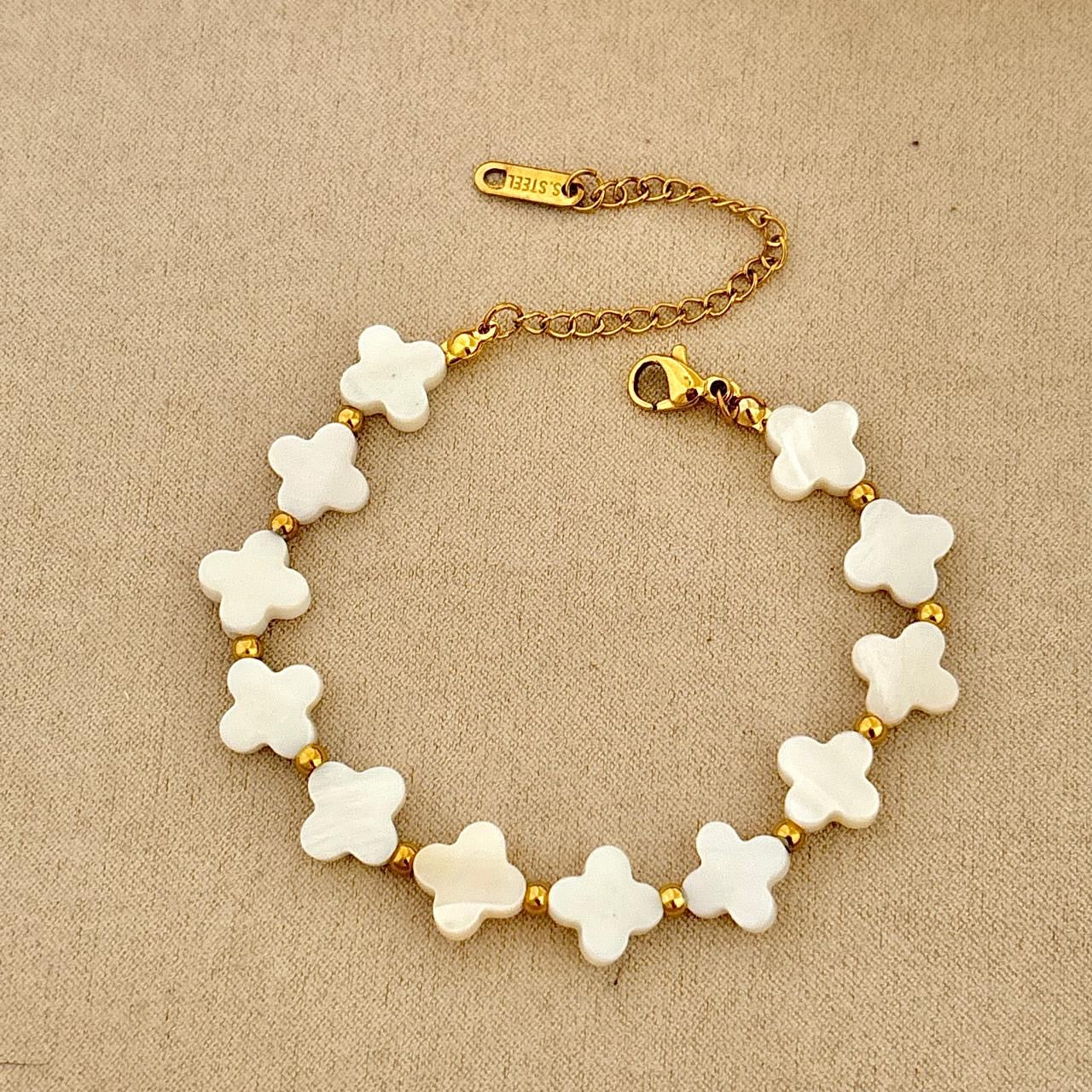Shell Lucky Clovia Bracelet