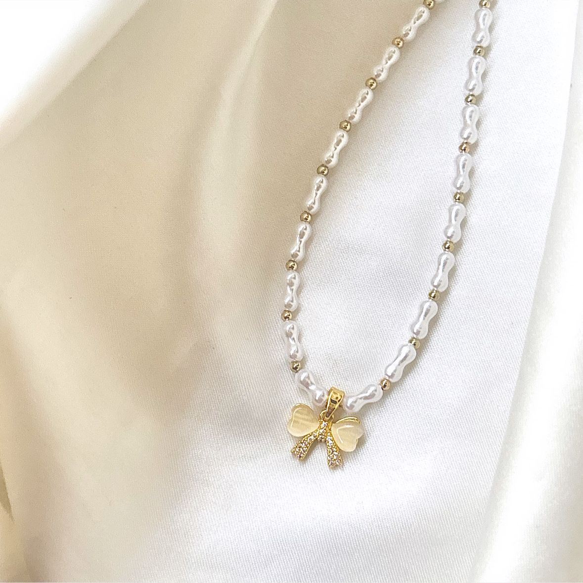 Opal Bow Pearly Necklace