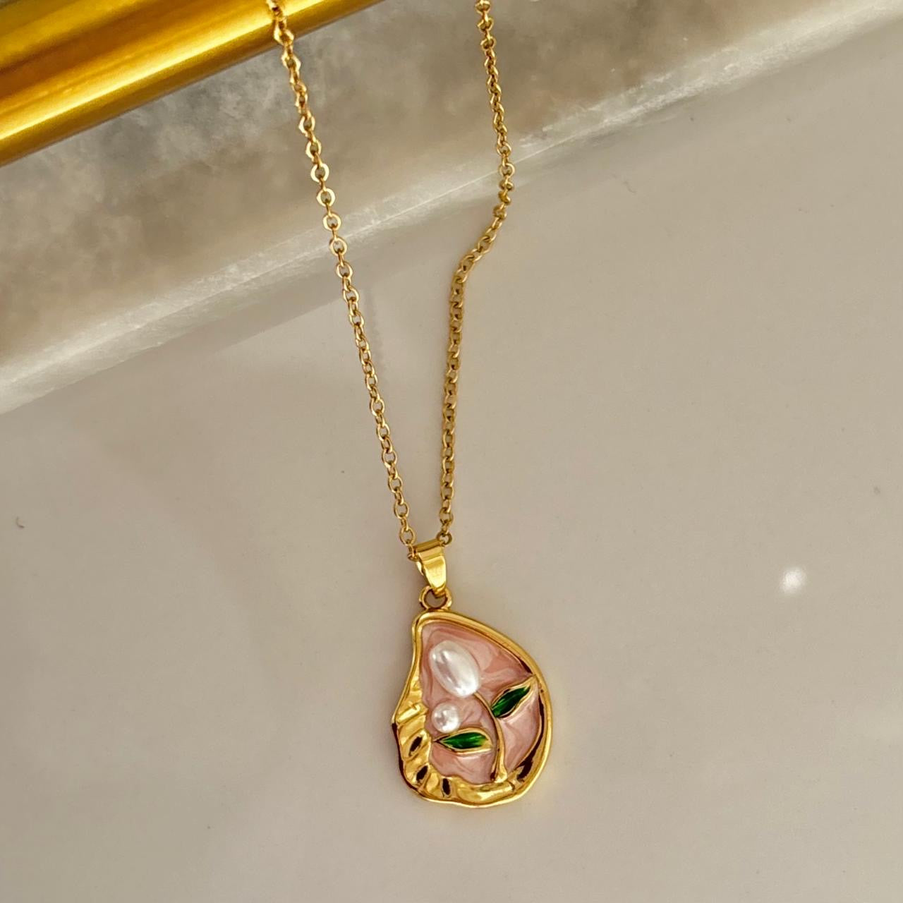 Lilly Paradise Necklace