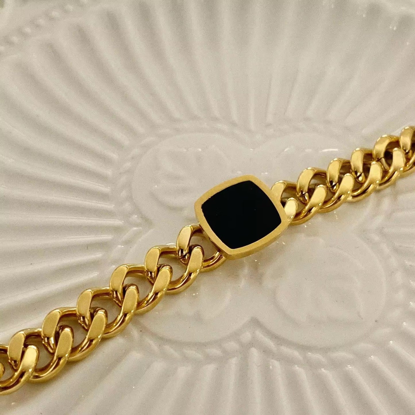 Noir Curb Bracelet -18K