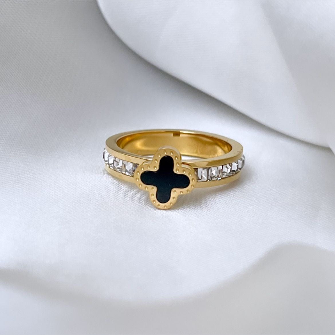 Diamanté Black Clover Ring