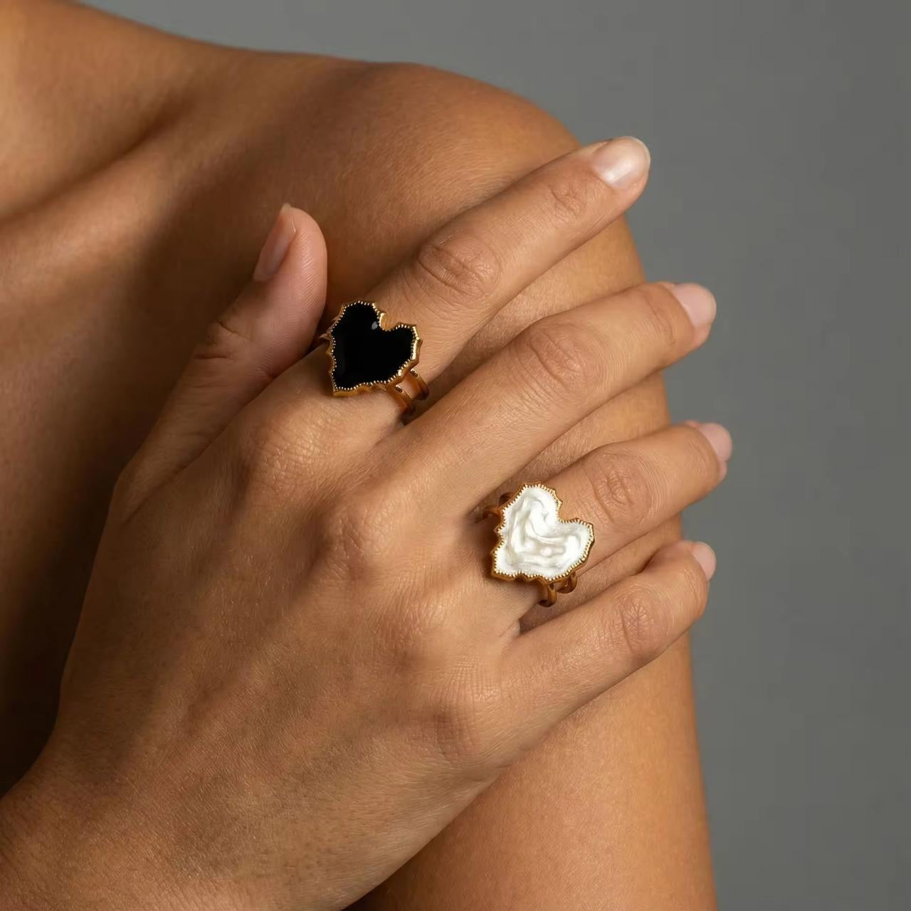 Julie Heart Ring- Black