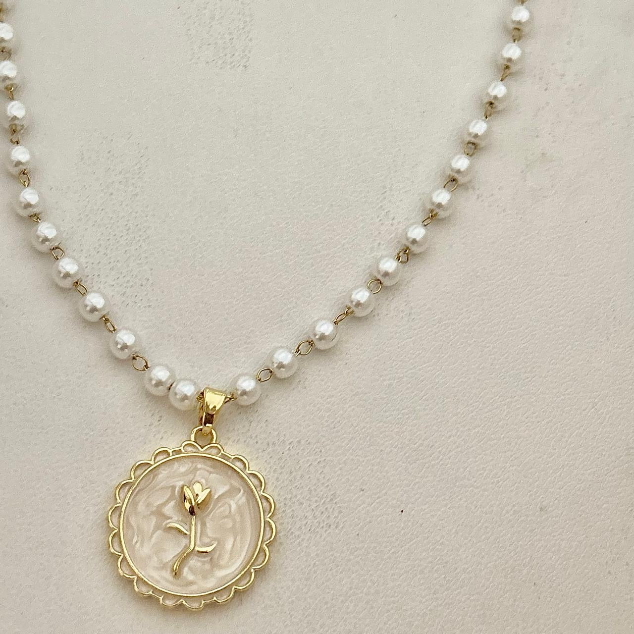 La Vie En Rose Necklace
