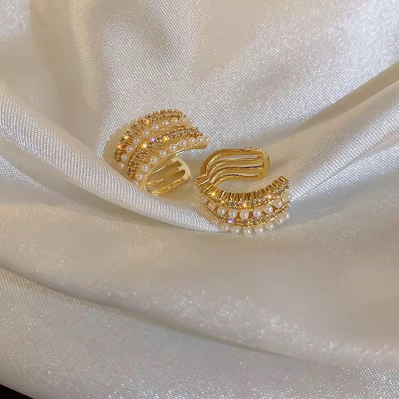 Diamanté Perle Ear cuff