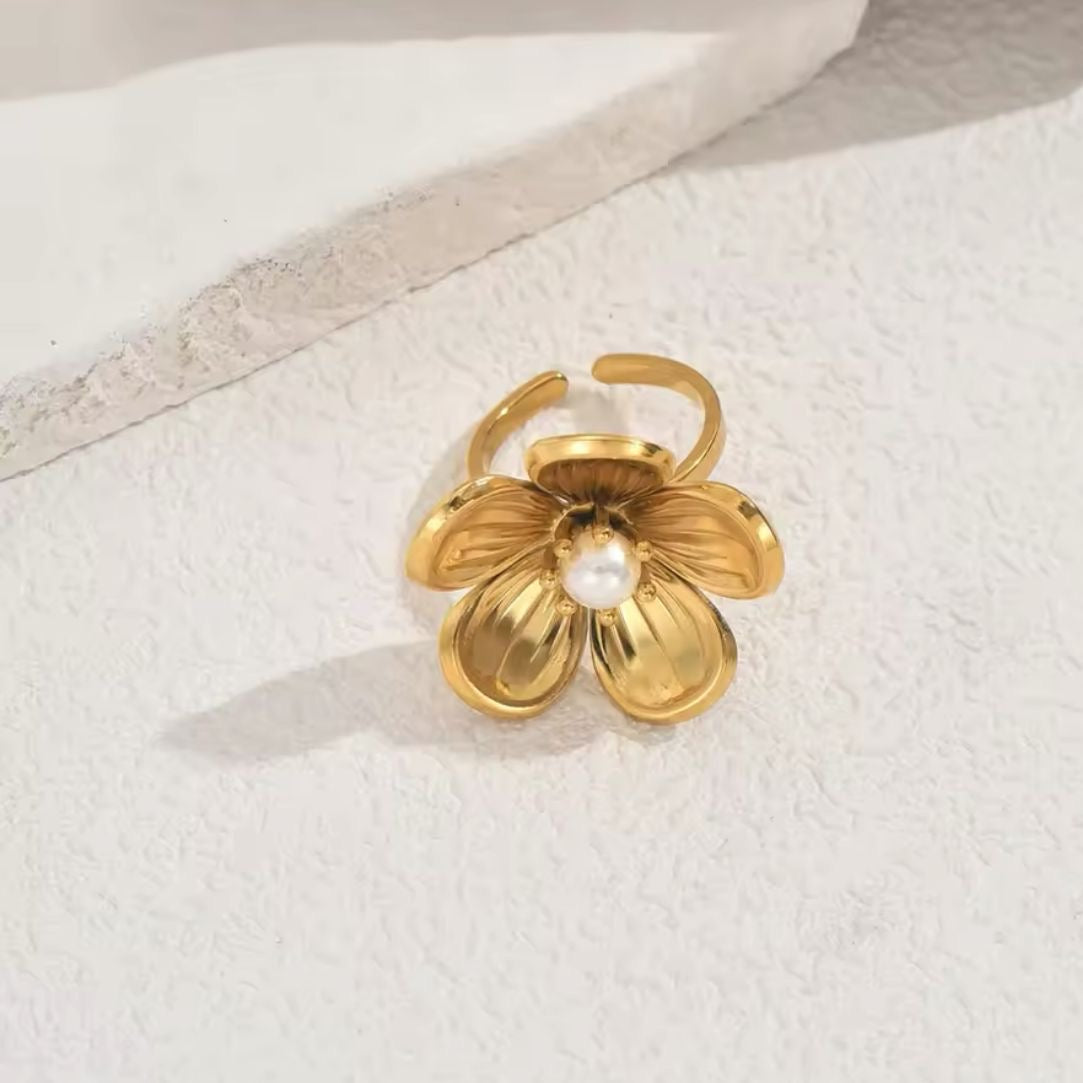 Rare Pearl Bloom Ring -18K