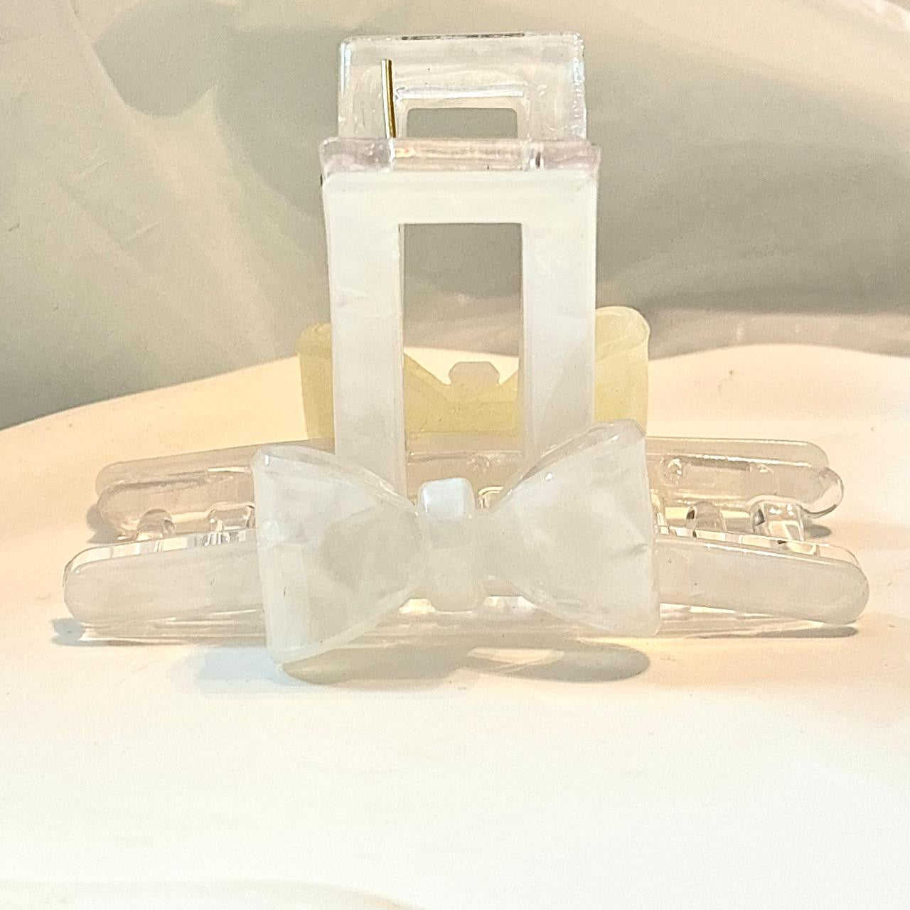 White Pearlescent Bow Claw Clip