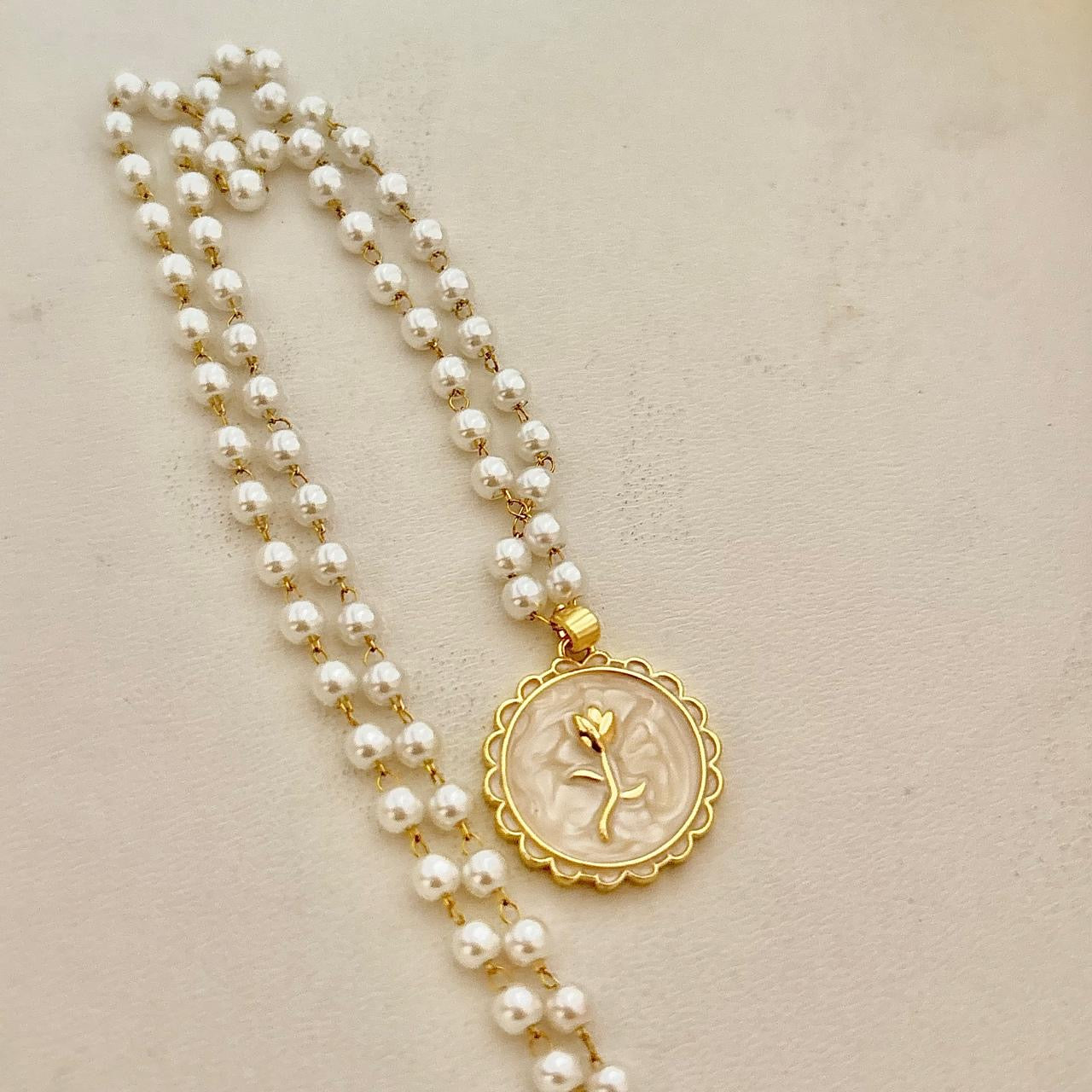 La Vie En Rose Necklace