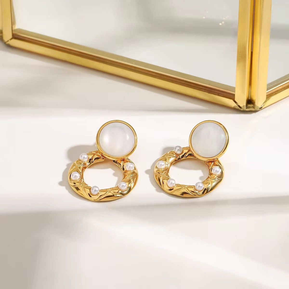 Pearle Shelly Studs