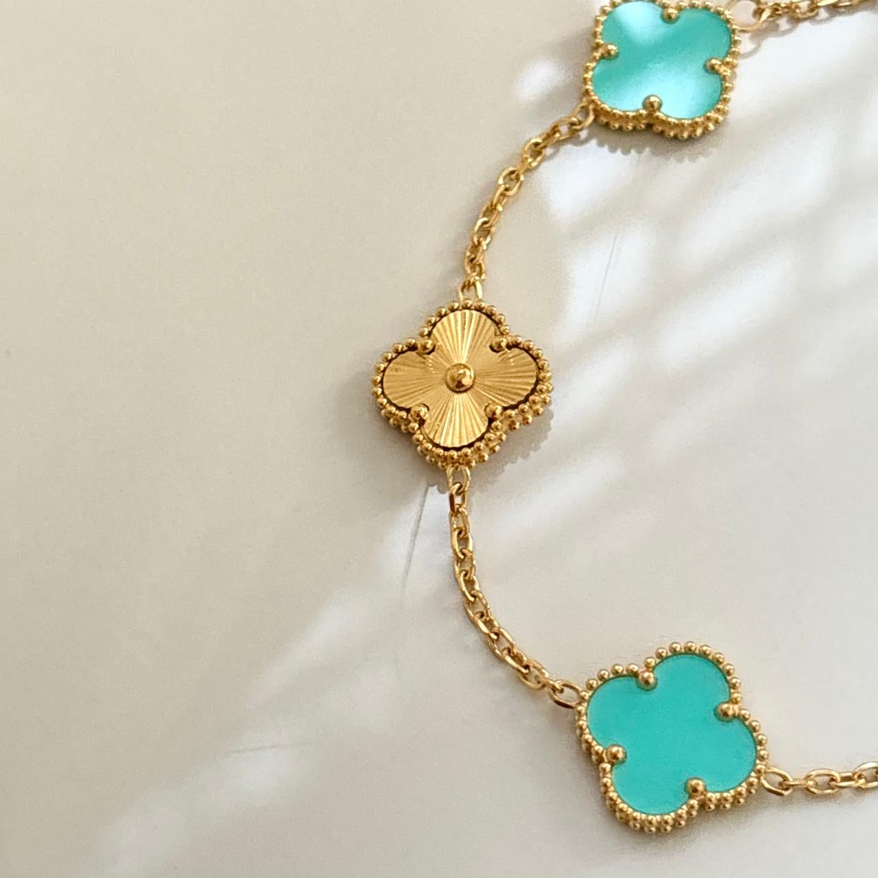 Luxurious Turquoise X Gold 5 Motifs Clover Bracelet -22K