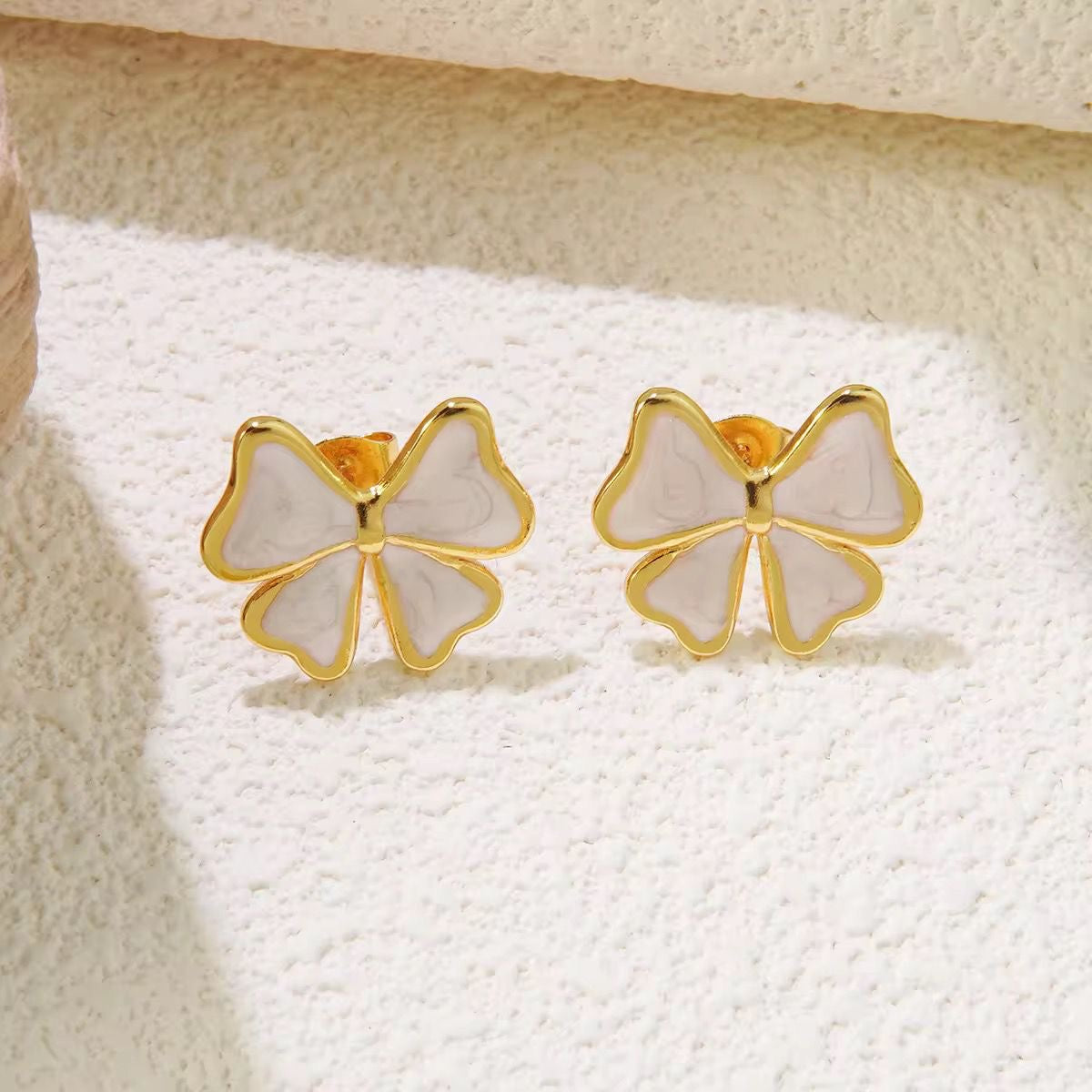 Disty Bow Studs -White