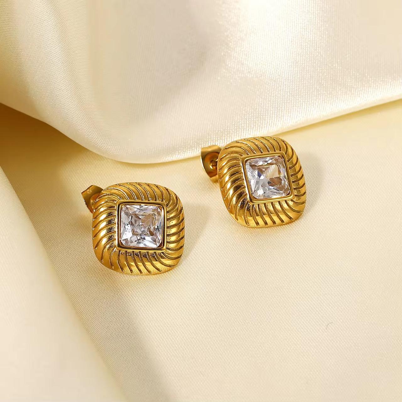 Diamond Fiorella Studs -18K