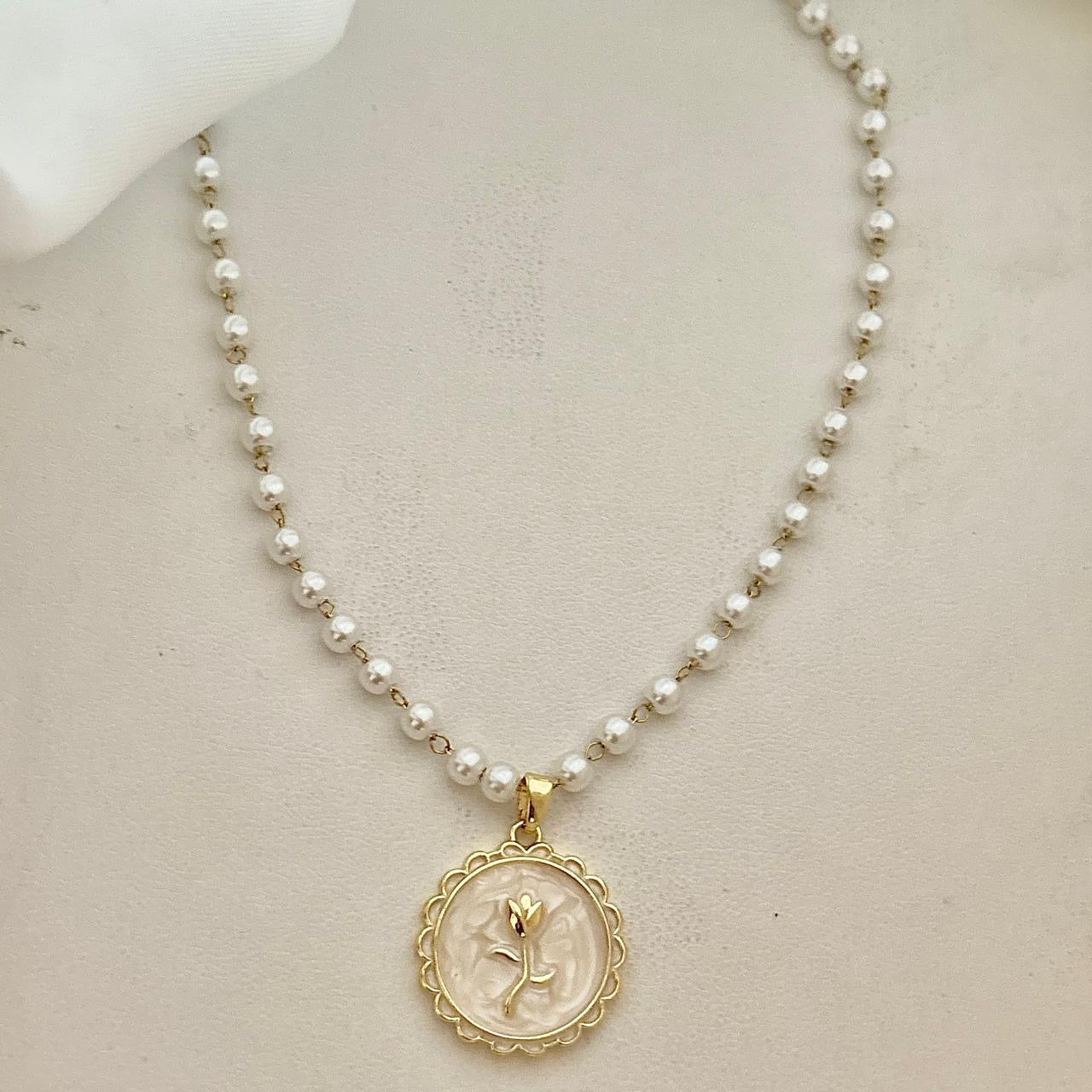 La Vie En Rose Necklace