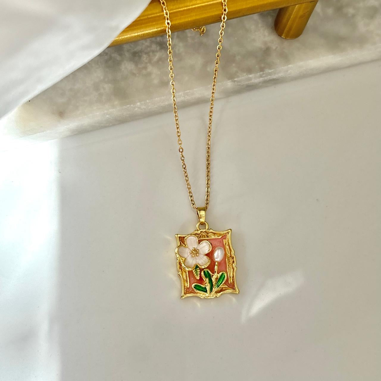 Dreamy Disty Necklace