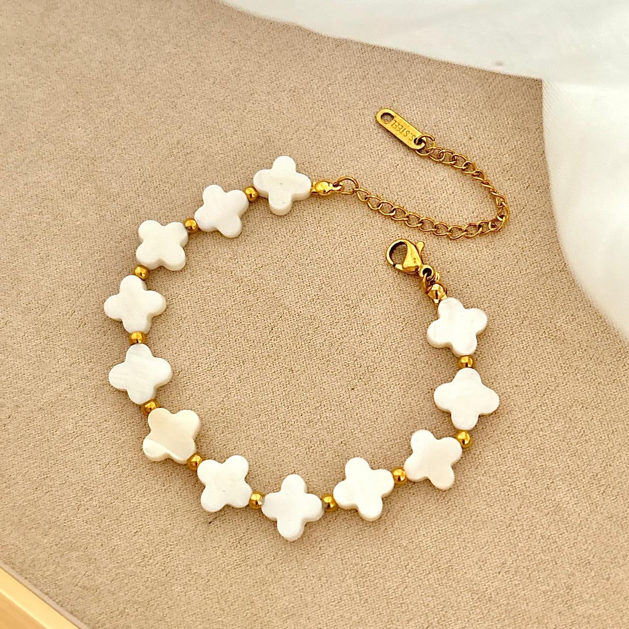 Shell Lucky Clovia Bracelet