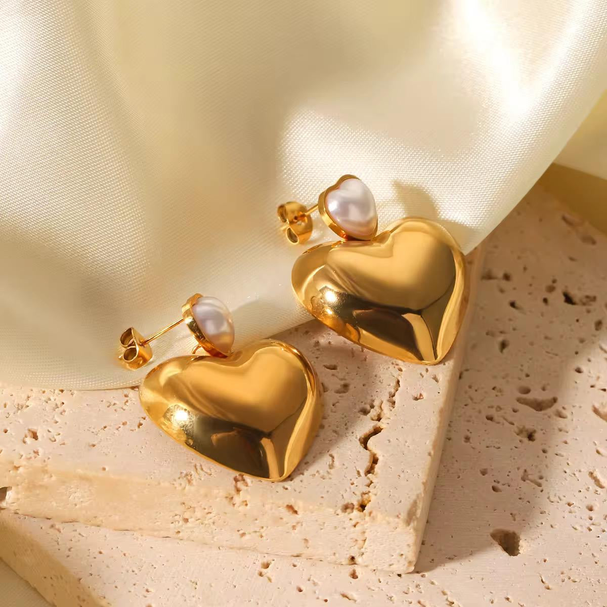 Pearle Love Studs